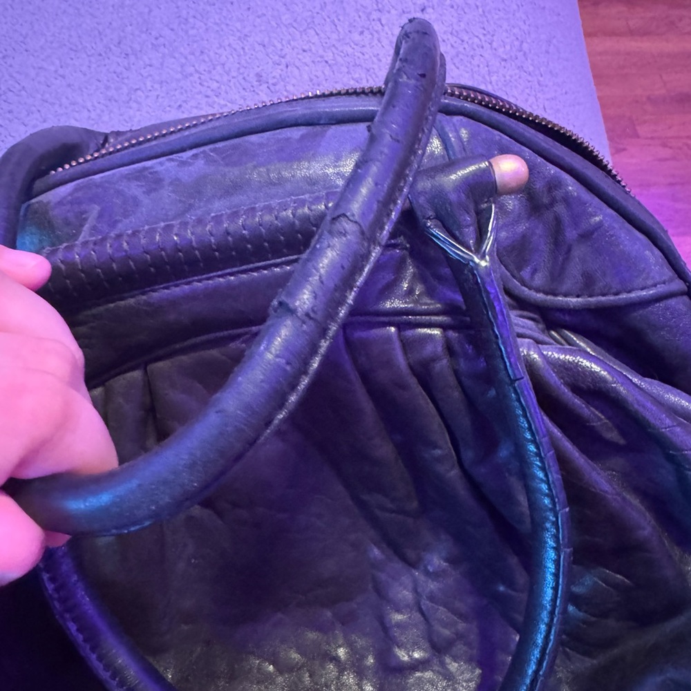Juicy Couture Black Leather Shoulder Bag With Engagement Ring - Picture 7 of 7